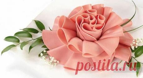 Цветок из колбасы .