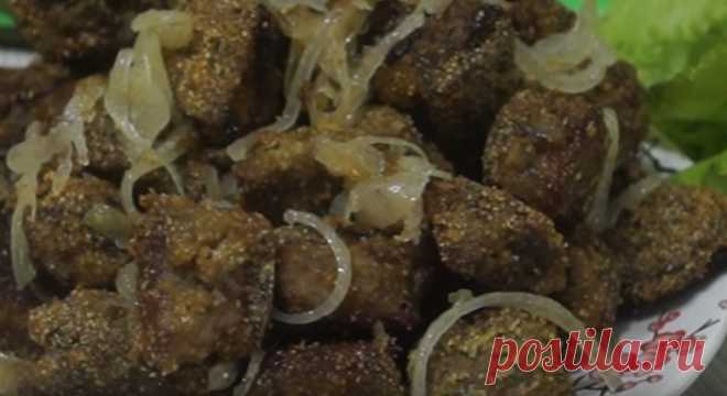 Самый вкусный рецепт печени! Печень получается мягкой, сочной, нежной! 
Самый удачный рецепт жареной печени из всех, что я пробовала!
ИНГРЕДИЕНТЫ
говяжья печень – 600 гр.
яйцо — 1 шт.
чеснок – 3 зубчика
Сахар — 1 ч. л.
соль (без горки) — 1 ч. л.
сода — 0,5 ч. л.
луковица…
