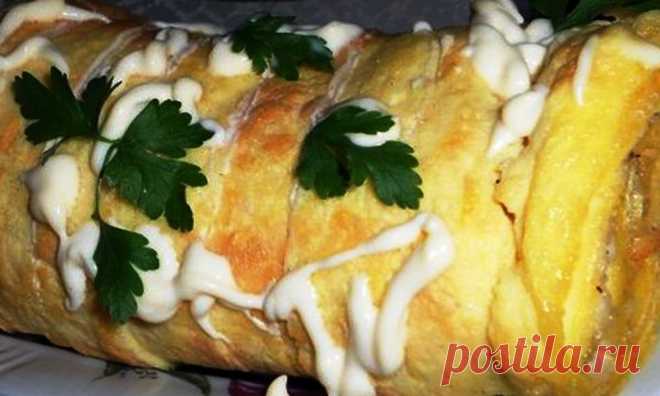 Яичный рулет с плавленым сыром и чесноком Яичный рулет с плавленым сыром возбудит у нас аппетит благодаря не только своему вкусовому качеству, но и привлекательному внешнему виду.