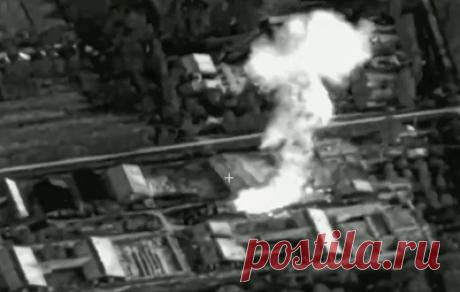 ВКС РФ уничтожили РСЗО HIMARS ударом по ангару в Сумской области. По данным Минобороны, уничтожена пусковая установка и шесть боекомплектов реактивных снарядов