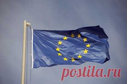 В Германии заявили о приближении новой холодной войны в Европе. Немецкий журналист Ханс-Юрген Мориц рассказал о вероятности военного конфликта в Европе. По словам автора, руководство Венгрии и Польши все чаще использует «воинственную риторику» в отношении Евросоюза. До этого Еврокомиссия попросила Варшаву и Будапешт отменить «спорные» реформы.