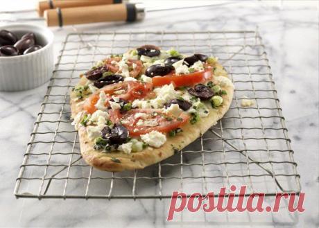 Greek Style Grilled Naan Pizza