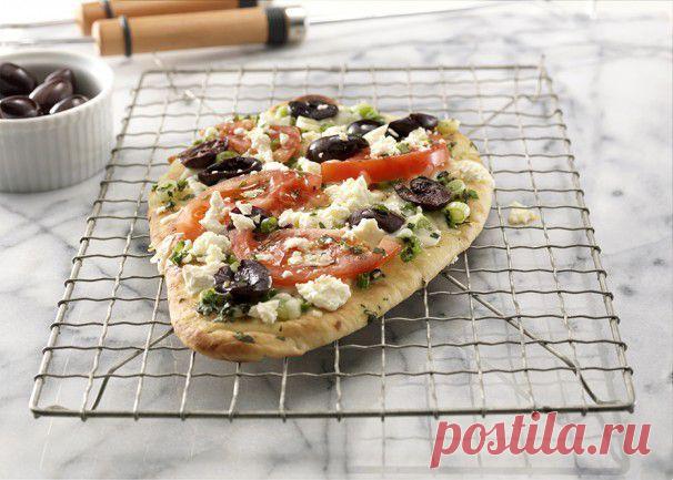 Greek Style Grilled Naan Pizza