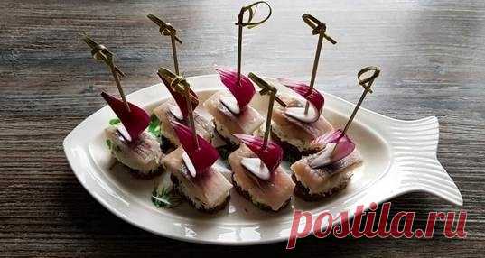 Канапе с селедкой - пошаговый рецепт, фото и необходимые ингредиенты