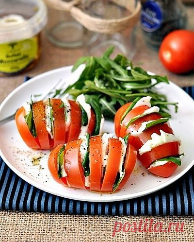 Необычный салат "Капрезе" в помидоре - ЖУРНАЛ СО ВКУСОМ