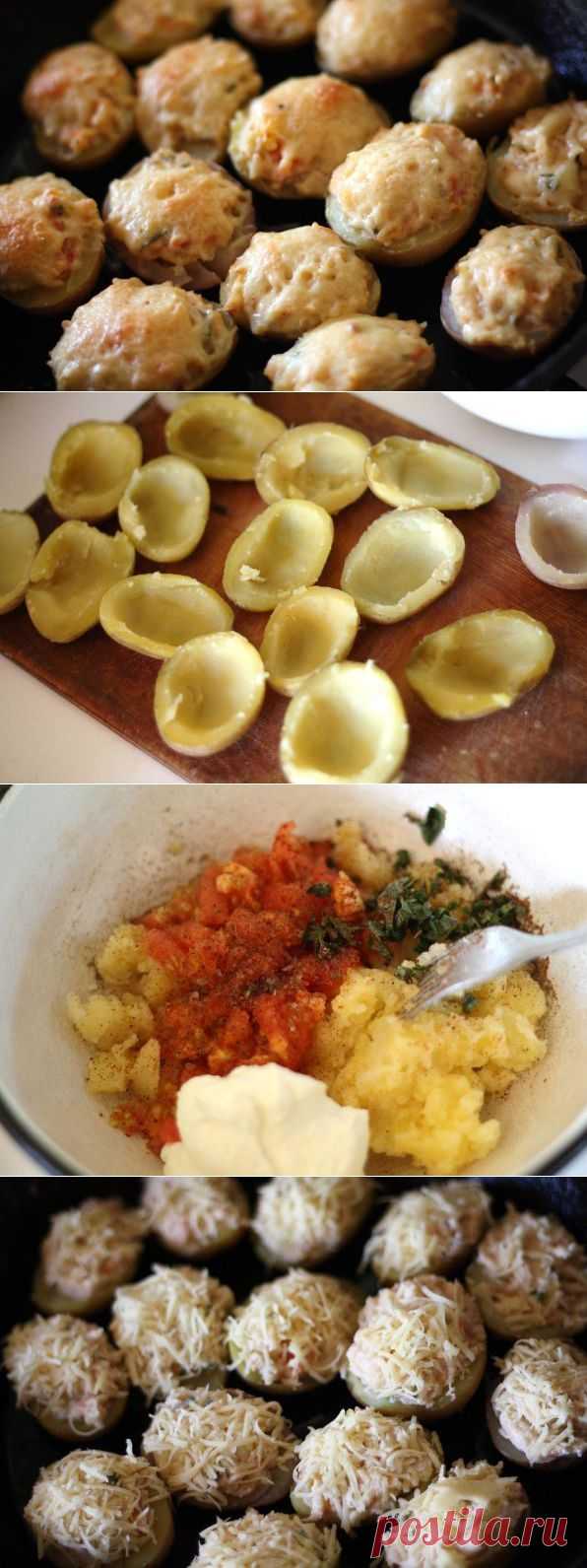 Запеченный картофель с начинкой | БУДЕТ ВКУСНО!
Такую картошечку с удовольствием едят мои привередливые детки, причем вариации на тему начинки в"свободном плавании"- то, что есть в холодильнике. Однажды начинка была с базарным творогом-даже мужу понравилось. А предлагаю на ваш суд сегодня грибную начинку(грибы жарю на сильном огне не закрывая крышку 7-10 минут, чтобы еще "похрустывали").