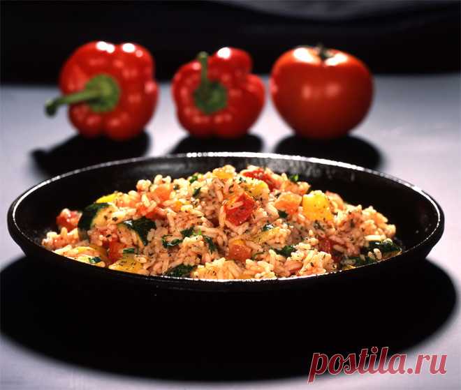 Жареный рис с овощами