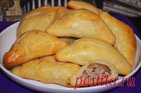 Да это же чудо, как вкусно. Пирожки из творожного теста с мясом 


Сочные и мягкие!









Ингредиенты:
— мука 130 грамм— творог 125 грамм— масло сливочное 125 грамм— яйцо 1 штука— соль 1/4 ч. ложка— фарш — 150 грамм
Приготовление:
 
Перемешать творог с яйцом и …