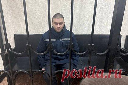 Бывшего бойца «Азова» осудили за расстрелы мирных жителей Мариуполя. В Донецкой народной республике (ДНР) к пожизненному сроку приговорили бойца бригады «Азов» (запрещенная в России террористическая организация) за расстрелы жителей Мариуполя. В 2022 году 26-летний старший солдат Ренат Алиев приказал подчиненным расстрелять четырех гражданских.