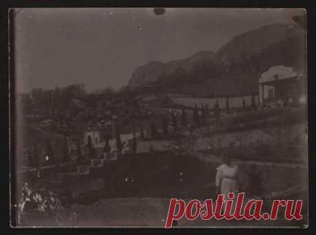 Разные фотографии дома Я. Е. Жуковского в Крыму и с произведений Матвеева А. Т., Кузнецова П. В. | Президентская библиотека имени Б.Н. Ельцина