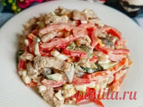 Мясной салат «Мужская радость» — тает во рту и никогда не приедается! - Идеи на любой случай Ингредиенты: Говядина — 250гр Свежий огурец — 200гр Сладкий перец — 150гр Шампиньоны — 150гр Луковица — 1шт Куриное яйцо — 3шт Майонез Соль Приготовление: Говядину отварить до готовности. Луковицу мелко нарежьте и обжарьте на растительном масле, затем к луку добавьте нарезанные грибы и жарьте до готовности. Говядину, огурцы и перец нарезать соломкой, яйца небольшими […]