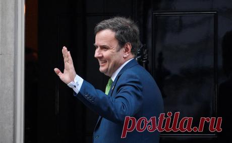 Глава Тори рассказал о попытке его вербовки «российским шпионом» в пабе. Грег Хэндс заявил, что в 2004 году мужчина, представившийся сотрудником российского посольства, попросил достать ему из архива Палаты общин документ об иранской ядерной программе. Разговор произошел в пабе за пинтой пива