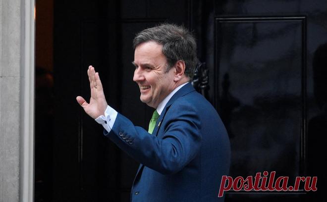 Глава Тори рассказал о попытке его вербовки «российским шпионом» в пабе. Грег Хэндс заявил, что в 2004 году мужчина, представившийся сотрудником российского посольства, попросил достать ему из архива Палаты общин документ об иранской ядерной программе. Разговор произошел в пабе за пинтой пива