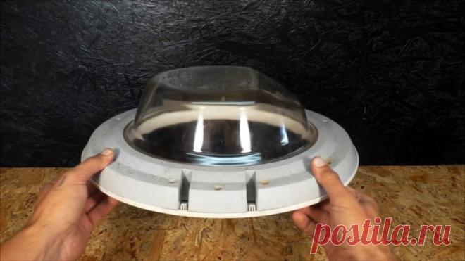 Из люка стиралки можно сделать полезную вещь для мастерской Пескоструйная обработка самый лучший способ удаления ржавчины и краски. Главный недостаток большинства таких аппаратов в разлетающемся песке. После их использования нужно долго убирать разбросанный абразив. Кроме этого процесс получается пильным и требующим ношения защитной одежды. Предлагаемая