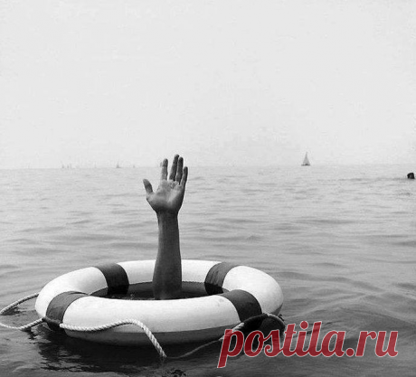 Бледные, хронически недосыпающие люди приговаривают: «Надо просто выйти из зоны комфорта и погнать себя в спортзал».
Люди с паническими атаками говорят: «Надо выйти из зоны комфорта и перестать уже себя жалеть».
Люди, проживающие мучительную, очень несладкую жизнь, говорят: «Выйти бы уже из зоны комфорта и перестать жрать сладкое».
Это еще не худший расклад.
Некоторые просто говорят «перестать жрать». Видят кардинальное решение проблемы.

У меня от таких слов начинает трев...