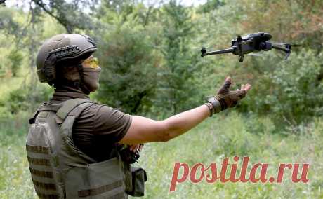 Белоусов обсудил с Дюминым поставки дронов военным. Белоусов на встрече с Дюминым обсудил поставку дронов и другой техники в войска и призвал «избежать избыточной вариативности» в производстве оружия для участников военной операции