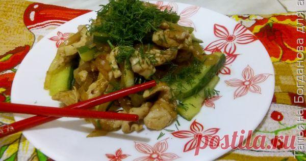 👌 Салат пикантный с курицей и огурцом, рецепты с фото В пятницу днем мне очень хотелось мяса, поэтому, вернувшись домой, я приготовила салат с курицей. Острый салат.
 

По дороге домой я купила куриную грудку. Дома расчленила ее, р...