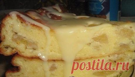 САМЫЕ ВКУСНЫЕ ТВОРОЖНЫЕ ЗАПЕКАНКИ!
1) Творожно-яблочная запеканка
ИНГРЕДИЕНТЫ:
● Творог 250 гр
● сметана
● 200 гр
● сахар 4 ст л
● 2 яйца
● ванилин
● соль
● 3 ст л муки
● 2 небольших яблока
● 2 ст л слив масла.
ПРИГОТОВЛЕНИЕ:
В миске растереть вилкой яйца, сахар и творог, добавить сметану, муку, соль, ванилин. Тщательно перемешать. Яблоки почистить, порезать дольками. На сковороде (которую потом можно будет поставить в духовку) растопить масло. Яблоки поджарить слегка с обеих сторон, сверху в