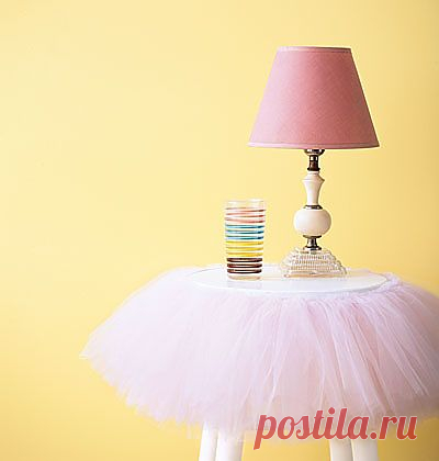 Столик в юбке для маленькой модницы / Детская комната / Модный сайт о стильной переделке одежды и интерьера