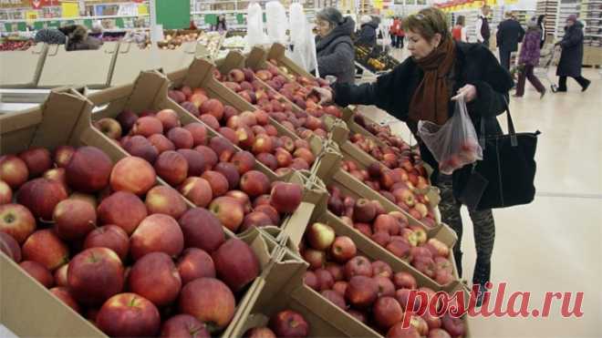 Какие хитрости на прилавках магазинов помогают замаскировать продукты ненадлежащего качества Поговорим о знаменитых уловках супермаркетов по сбыту некачественных продуктов. / Фото: kp.by Торговцы имеют профессию, возраст которой - несколько тысяч лет. Немудрено научиться за этот срок самым разнообразным уловкам, которые помогут сбыть продукт, качество которого уже сомнительное...