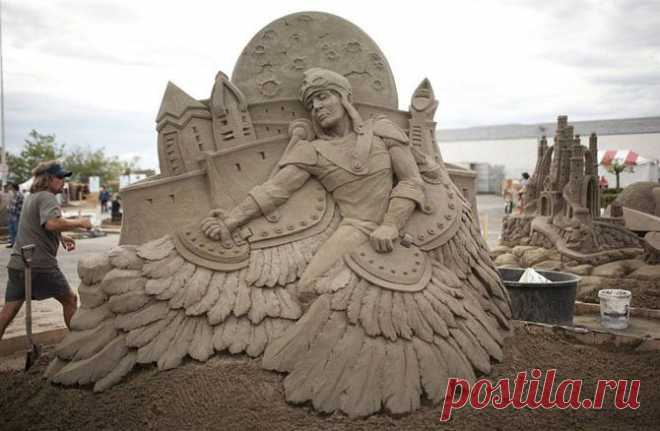 УДИВИТЕЛЬНОЕ И ОБЫЧНОЕ РЯДОМ
Елена Гизатулина