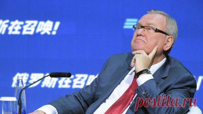 Глава ВТБ предложил подключить к расчетам России и Индии третьи страны