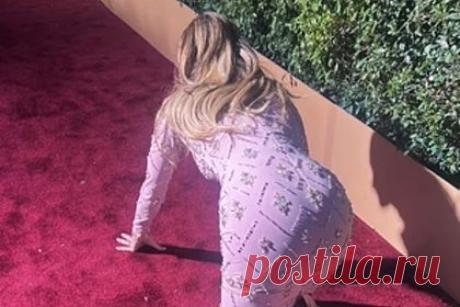 Телезвезда ползала по ковровой дорожке в поисках бриллианта и попала на видео. Попытка канадской телезвезды Келти Коллин найти потерянный на церемонии вручения премии «Золотой Глобус» бриллиант попала на видео. Знаменитость рассказала, что бриллиант весом 4 карата выпал из ее кольца, когда она делала фотографии на ковровой дорожке. В конечном счете она так и не нашла драгоценный камень.