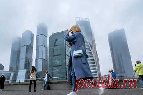 Москвичей предупредили о похолодании на выходных. На выходных жителям столицы стоит ожидать похолодания. В субботу в центральном регионе прогнозируют облачную погоду с прояснениями. Воздух нагреется до 22 градусов, порывы ветра могут достигать трех метров в секунду утром и 2,7 метра в секунду вечером. В воскресенье станет холоднее.