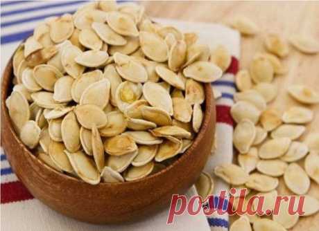 ВЫСОКОЕ ДАВЛЕНИЕ - ЕШЬТЕ 10 ПРОДУКТОВ
1. Обезжиренный творог укрепляет сердце, способствует расширению сосудов, является источником кальция, магния, калия. Ежедневно нужно есть не менее 100 грамм творога.
2. Красный болгарский перец содержит рекордное количество витамина С. Гипертоникам нужно его есть при любой возможности. Если ежедневно съедать 2 свежих перца, то это покроет потребность организма в витамине С.
Показать полностью...