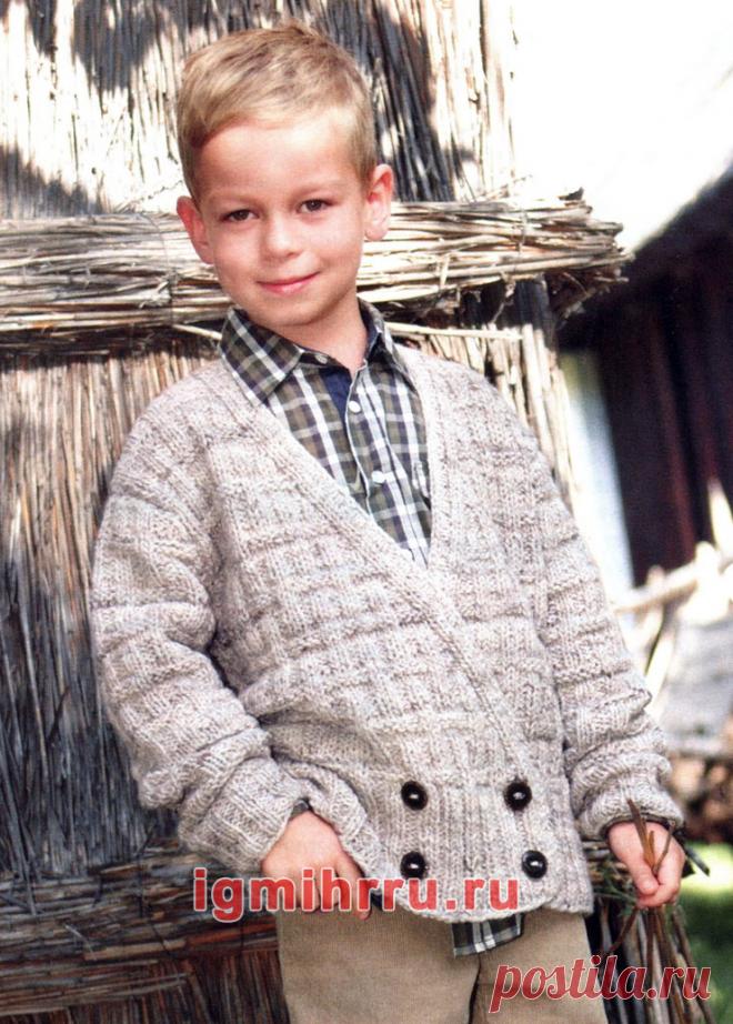 Для мальчика 5-13 лет. Двубортный жакет с рельефным узором. Вязание спицами для мальчиков со схемами и описанием