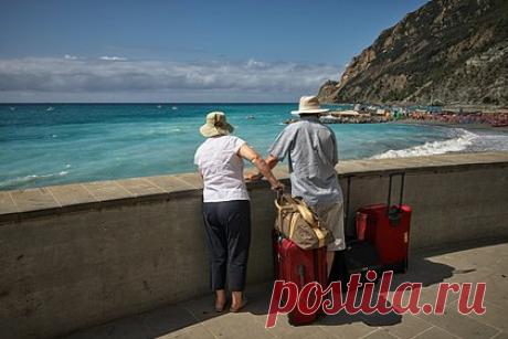 Оказавшимся на отдыхе без страховки россиянам дали совет. Замдиректора Департамента методологии и андеррайтинга ДМС компании «Росгосстрах» Ольга Купцова рассказала, как оформить страховку туристам, которые отправились на отдых без полиса. По словам эксперта, полис страхования выезжающих за рубеж можно оформить даже находясь уже в путешествии.