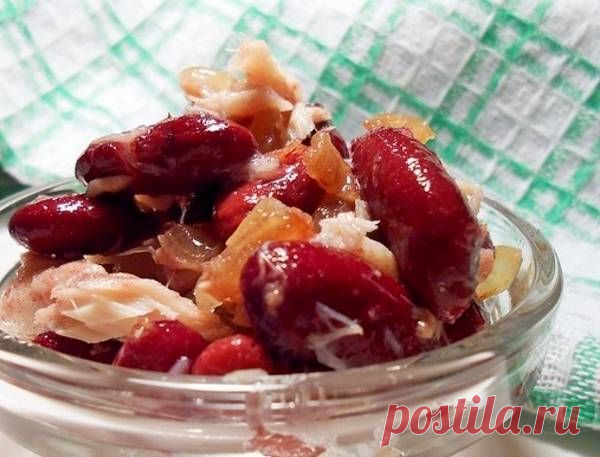 Салат с копченой скумбрией и фасолью / Простые рецепты