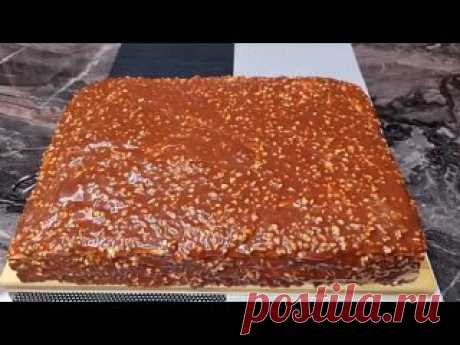 Быстрый и лёгкий подарок для родных#128076;#127995; Такой торт вы ещё не пробо Для приготовления необходимо взять: Для бисквита: ✅Яйцо 4 шт ✅Щепотка соли ✅Ванильный сахар 1 ч.л ✅Сахар 130 гр ✅Мука 180 гр ✅Какао 20 гр ✅Разрыхлитель 1 ч.л ✅Растительное масло 50 мл ✅Кипяток 80 мл Для крема: ✅Мягкое сливочное масло 250 гр ✅Сгущенное молоко 400 гр Начинка: ✅Арахис жареный 50 гр..