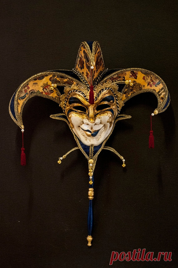 Venetian Mask | Serenissimo Serenissimo  Serenissimo Joker authentic venetian mask in papier mache. Handcrafted according to the original Venice carnival tradition. Manifactured in Venice by the famous venetian masters. Each item is provided with certificate of authenticity.  Mask Dimensions  Width: 30 cm