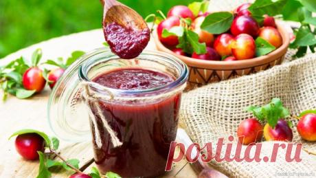 Ткемали - лучший соус к мясу / Заготовки на зиму из слив, консервация Куда девать сливы? Делаем заготовки на зиму из слив - соус Ткемали. Это очень вкусный соус к мясу, родом из Грузии.СМОТРИТЕ ТАКЖЕ: ▶ Галета со сливами ▶ Заготовки на зиму, консервация рецепты ▶ Грузинская кухня Ингредиенты: Слива - 1,5 кг Вода - 2 л Острый перец чили - 1 стручок ...