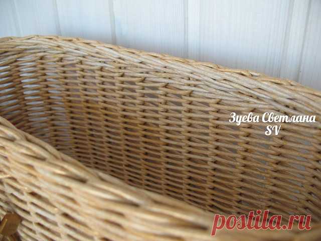 Доброго времени суток дорогие друзья! У меня корзина-шкатулка под вязание. Давно хотела себе что-нибудь под вязание, а то всё в пакет приходилось убирать. А тут всё на месте, повязала немного и спрятала в корзинку.  Красила трубочки в тёмно жёлтый цвет, не понравились. Решила исправить ситуацию белой Дюфой, обработала ей трубочки. Они посветлели, легла Дюфа полосками и пятнами, но мне так понравился эффект состаривания, что всё оставила и вот, что получилось. Рисунок этот ...