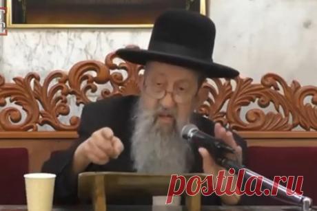 В израильской синагоге раввин назвал противника прививок «безумным еретиком». В Израиле раввин выгнал из синагоги мужчину, выступавшего против вакцинации от коронавирусной инфекции. Священнослужитель охарактеризовал взгляды антипрививочника как позицию «безумного еретика». С момента выявления «дельта»-штамма коронавируса Израиль вновь столкнулся с ростом заболеваемости.