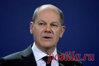 Канцлеру Германии посоветовали распустить НАТО. Немецкий политолог Александр Рар посоветовал канцлеру Германии задуматься об идее роспуска НАТО, поскольку Североатлантический альянс не справляется со своей задачей по обеспечению безопасности в Европе. По его мнению, Шольцу необходимо, как истинному европейцу, «эмансипироваться от диктата англосаксов».