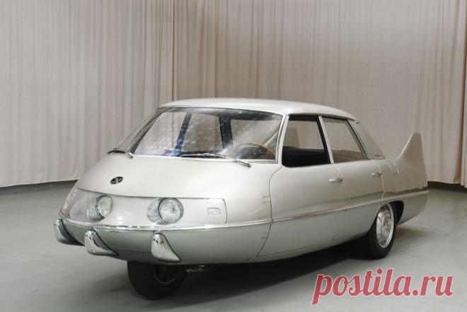 Мадемуазель Х
Скажите, ну где вы еще найдете такую же красочную коллекцию авто-несуразиц, как у нас в "Домашнем"? Любим, ох, любим мы находить и вытаскивать на свет Божий всевозможных редкоземельных представителей экзотического автотранспорта! Вот и сегодня фортуна благоволила нам в наших поисках и мы решили удивить своих читателей еще одним неординарными (хотя и запоздалым) полетом инженерной мысли...