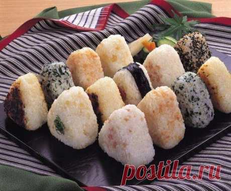 Онигири — японские рисовые колобки | Вкусные рецепты