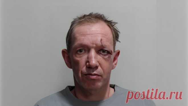 Педофил похитил 11-летнюю девочку и больше суток держал взаперти, развращая и домогаясь ее. В Шотландии педофил похитил 11-летнюю девочку и подверг ее сексуальному насилию, продержав ребенка в своем доме около 27 часов. Об этом сообщает Mirror. Эндрю Миллер, который также использует имя Эми Джордж, переоделся в женскую одежду и ...