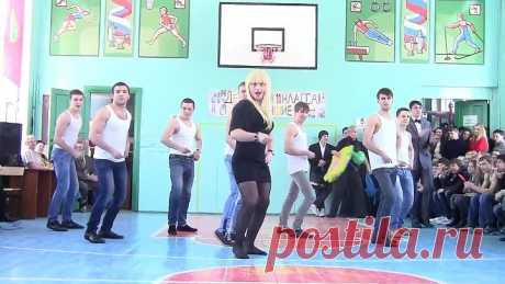 Парни поздравили одноклассниц с 8 Марта!Ой, ребята, какие же вы молодцы! 👍