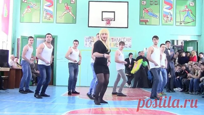 Парни поздравили одноклассниц с 8 Марта!Ой, ребята, какие же вы молодцы! 👍