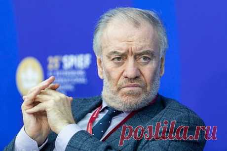 Дирижер Гергиев ответил на вопрос о назначении нового главы Большого театра. Дирижер, художественный руководитель и гендиректор Мариинского театра Валерий Гергиев ответил на вопрос о назначении нового главы Большого театра и напомнил, какое учреждение он возглавляет. Ранее в СМИ появилась информация о том, что Гергиев займет пост Владимира Урина, который был гендиректором ГАБТ с 2013 года.