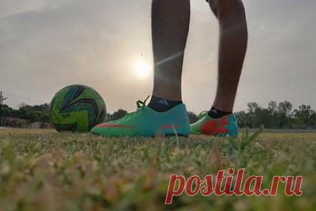 ФИФА обязала «Вест Хэм» выплатить «Спартаку» деньги за аренду чешского игрока. ФИФА обязала «Вест Хэм Юнайтед» выплатить московскому «Спартаку» деньги за аренду чешского полузащитника Алекса Крала. «В случае если &quot;Вест Хэм&quot; не выплатит данную сумму в течение 45 дней, на клуб может быть наложен запрет на регистрацию новых игроков», — пояснили в пресс-службе красно-белых.