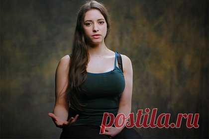 Прославившаяся привычкой материться стримерша рассказала о сексуальной жизни. Известная под именем Свит Анита стримерша рассказала о своей редкой болезни — синдроме Туретта. Девушка призналась, что лишь в 27 лет ей поставили диагноз. Она также рассказала, что нервные тики, брань, непроизвольные слова и действия звлияют на ее жизнь, в том числе и сексуальную.