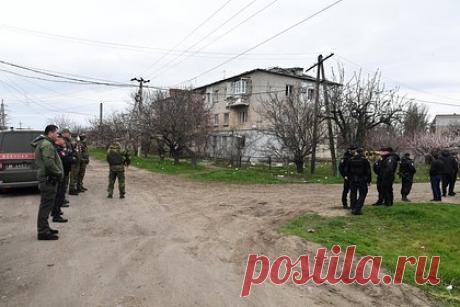 Многоквартирный дом в Мелитополе получил повреждения в результате обстрела. Многоквартирный дом в Мелитополе получил повреждения в результате обстрела Вооруженными силами Украины (ВСУ). Повреждена кровля и остекление дома, по предварительной информации получил ранения местный житель. В пресс-службе городской администрации уточняют, что после обстрела в больницы города попало шесть человек.