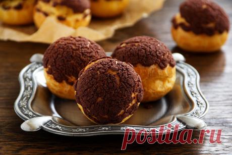 Пирожные шу с кракелином и шоколадным кремом. - Люблю готовить.