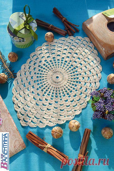 Бежевая салфетка.