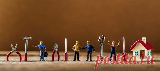 Не все доверяют ремонт строительным бригадам и пытаются справиться своими силами. С профессиональной техникой процесс идёт быстрее и легче — в умелых руках. Рассказываем, без каких инструментов не обойтись и как на них сэкономить.